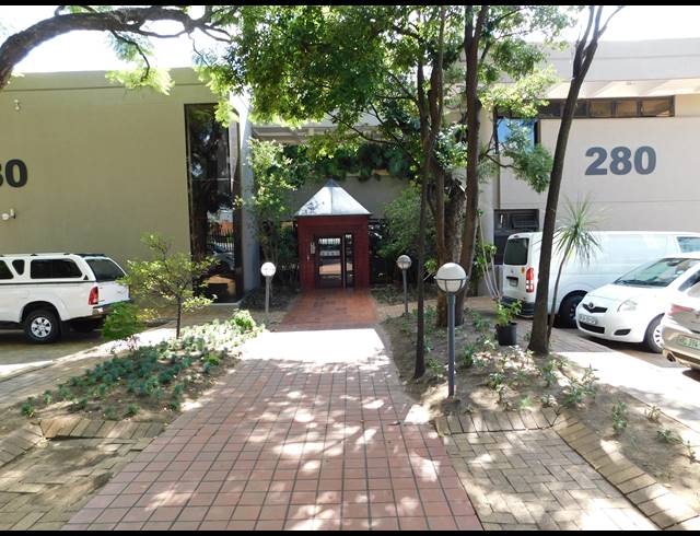 163M² OFFICE TO LET IN FERNDALE